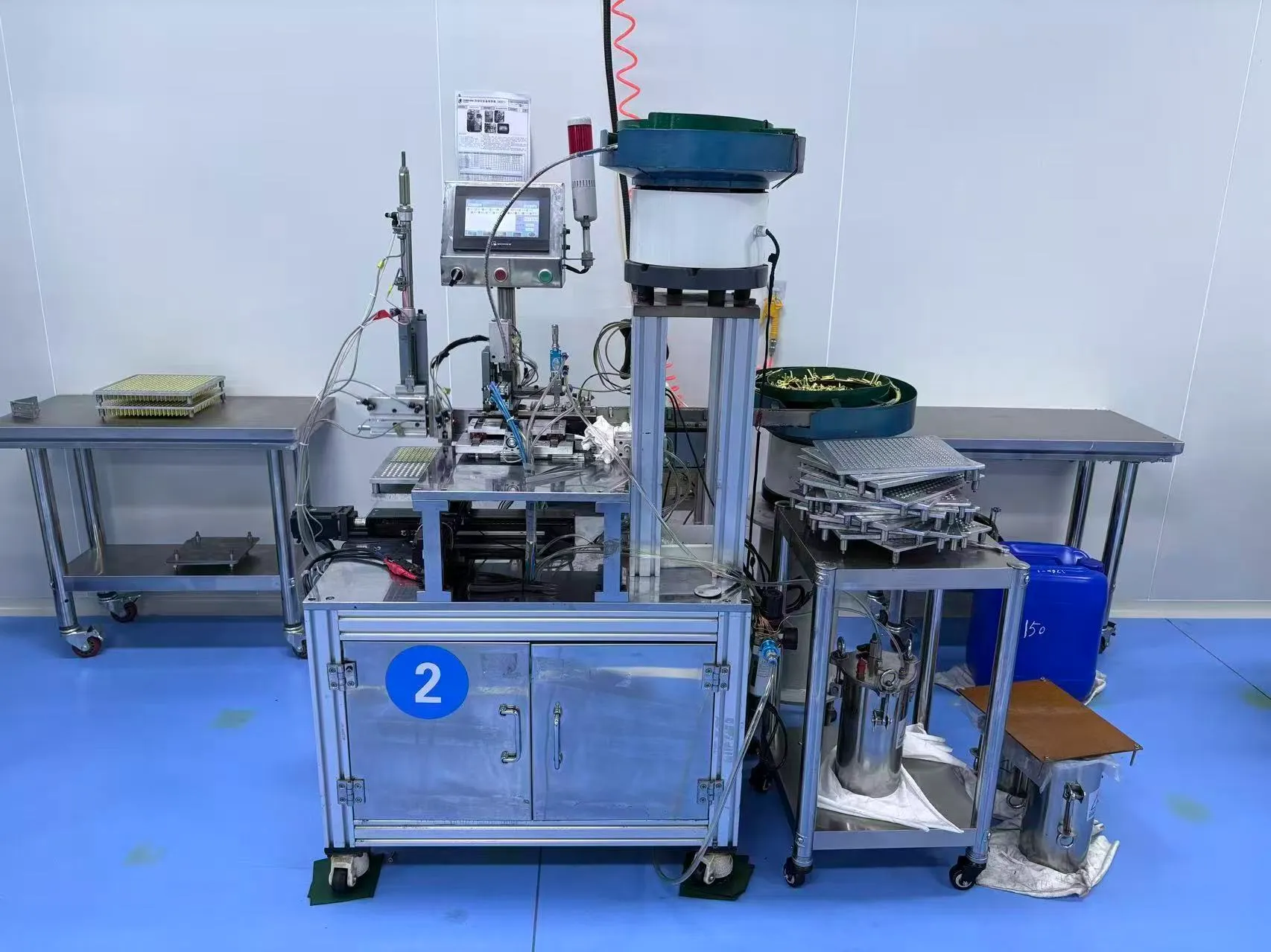 Automatic delay tube oil filling and assembly machine for hydraulic magnetic circuit breaker oil cups