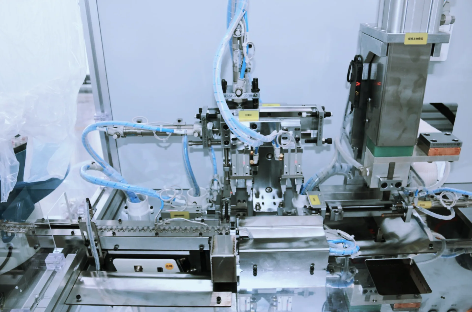 Semi automatic welding machine internal welding station